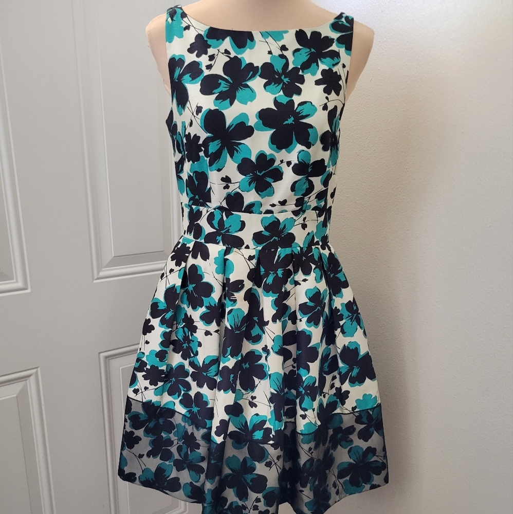 Taylor Classic Dress